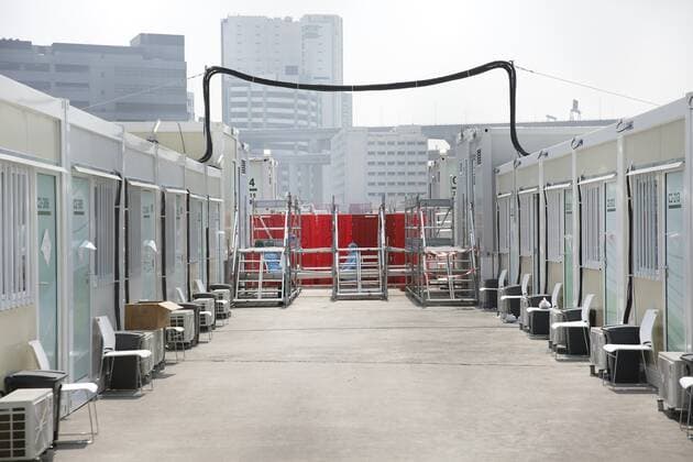 (220302) -- HONG KONG, March 2, 2022 -- Photo taken on March 2, 2022 shows the view of the community isolation facility (CIF) in Tsing Yi, south China s Hong Kong. A newly built CIF started admitting its first batch of COVID-19 patients in Hong Kong on Tuesday evening. The facility, located in Tsing Yi, is open for service one day after its construction was completed within just one week on Monday with the support of the mainland. The CIF, with the capacity of accommodating about 3,900 patients, is a combination of modular cubicles, with each room equipped with basic furniture and bedding, air conditioner, smoke detector, and fire extinguisher. ) CHINA-HONG KONG-ISOLATION FACILITY (CN) WanxHoude
