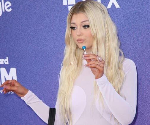 March 2, 2022, Inglewood, CA, USA: Loren Gray attends Billboard Women in Music 2022 at YouTube Theater on March 02, 2022 in Inglewood, California. Inglewood USA - ZUMAs181 20220302_zea_s181_090 Copyright: xImagespacex