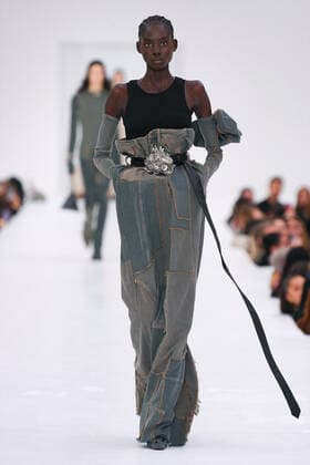 (220303) -- PARIS, March 3, 2022 -- A model presents a creation of Acne Studios Fall Winter 2022 ready-to-wear collections during Paris Fashion Week in Paris, France, March 2, 2022. (Photo by Xinhua) FRANCE-PARIS-FASHION WEEK-ACNE STUDIOS PieroxBiasion 