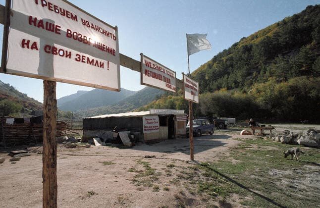 CRIMEA SEIZURE SLOGANS 8499 10.10.1990 Crimean Tatars who seized land in a mountain valley, have posted up their slogans around in English and Russian. Viktor Chernov Sputnik Crimea region Ukraine  Copyright: xViktorxChernovx