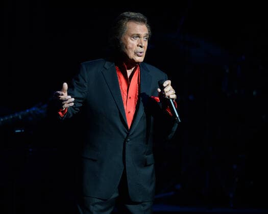 FORT LAUDERDALE FL - MARCH 02: Engelbert Humperdinck performs at The Broward Center for the Performing Arts on March 2, 2022 in Fort Lauderdale, Florida. Copyright: xmpi04 MediaPunchx