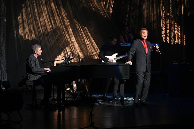FORT LAUDERDALE FL - MARCH 02: Engelbert Humperdinck performs at The Broward Center for the Performing Arts on March 2, 2022 in Fort Lauderdale, Florida. Copyright: xmpi04 MediaPunchx