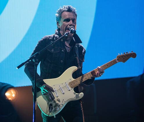 March 3, 2022, Inglewood, California, USA: Guitarist Richard Coleman accompanies the Argentinian rock band Soda Stereo during their performance for their final tour, Gracias Totales on Thursday March 3, 2022 at The Forum in Inglewood, California. ARIANA RUIZ PI Inglewood USA - ZUMAp124 20220303_zaa_p124_003 Copyright: xArianaxRuizx