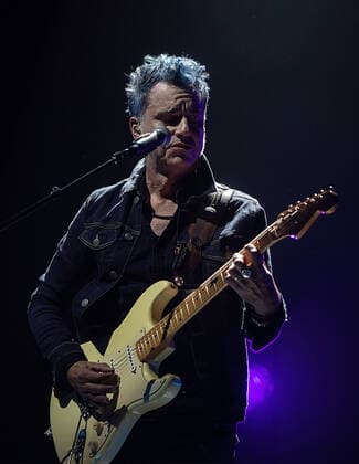 March 3, 2022, Inglewood, California, USA: Guitarist Richard Coleman accompanies the Argentinian rock band Soda Stereo during their performance for their final tour, Gracias Totales on Thursday March 3, 2022 at The Forum in Inglewood, California. ARIANA RUIZ PI Inglewood USA - ZUMAp124 20220303_zaa_p124_005 Copyright: xArianaxRuizx