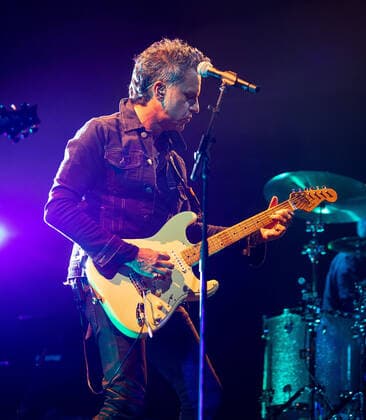 March 3, 2022, Inglewood, California, USA: Guitarist Richard Coleman accompanies the Argentinian rock band Soda Stereo during their performance for their final tour, Gracias Totales on Thursday March 3, 2022 at The Forum in Inglewood, California. ARIANA RUIZ PI Inglewood USA - ZUMAp124 20220303_zaa_p124_008 Copyright: xArianaxRuizx