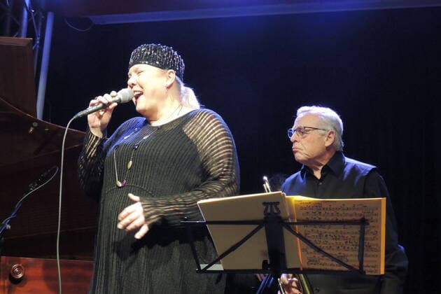 Die holländische Jazz-Sängerin Masha Bijlsma mit dem Posaunisten Bart van Lier im Oberhausener Gdanska. Dutch jazz singer Masha Bijlsma with trombonist Bart van Lier at the Gdanska Oberhausen. Oberhausen NRW DEU;DE;GERMANY;DEUTSCHLAND;ALLEMAGNE