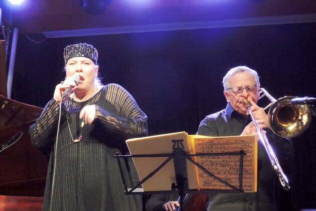 Die holländische Jazz-Sängerin Masha Bijlsma mit dem Posaunisten Bart van Lier im Oberhausener Gdanska. Dutch jazz singer Masha Bijlsma with trombonist Bart van Lier at the Gdanska Oberhausen. Oberhausen NRW DEU;DE;GERMANY;DEUTSCHLAND;ALLEMAGNE