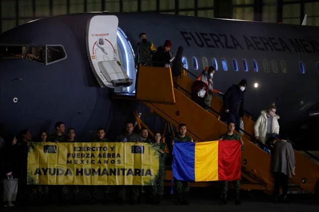 Mexican Refugees Fleeing The War In Ukraine Arrive In Mexico MEXICO CITY, MEXICO - MARCH 4, 2022: Mexican refugees and other countries who fled the war in Ukraine, arrived at the International Airport of Mexico City on the first humanitarian flight of the Mexican Air Force that left Romania. On March 4, 2022 in Mexico City, Mexico.(Photo by Luis Barron Eyepix Group). Copyright: xLuisxBarronx xEyepixxGroupx EYEPIX_LB_04032022_57372
