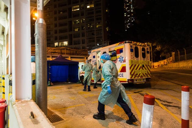 Hong Kong Hospitals Can t Keep Up With The Deaths Amid An Omicron Surge Paramedics get read to take their ambulance back on the road after delivering patients to United Christian Hospital in Kwun Tong, in Hong Kong, China, on March 04, 2022. Hong Kong China  Copyright: xMarcxFernandesx originalFilename: fernandes-omicrons220304_npNsb.jpg