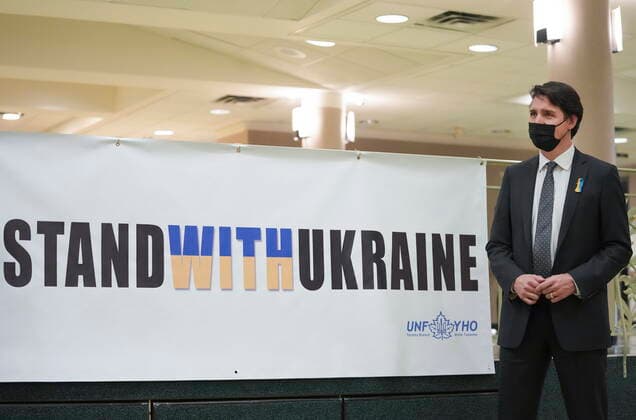 March 4, 2022, TORONTO, ON, CANADA: Canadian Prime Minister Justin Trudeau stand next to a sign as he meets with people from the Ukrainian community as Russia has launched a devastating attack and war on Ukraine in Toronto on Friday, March 4, 2022. TORONTO CANADA  - ZUMAc35_ 20220304_zaf_c35_034 Copyright: xNathanxDenettex