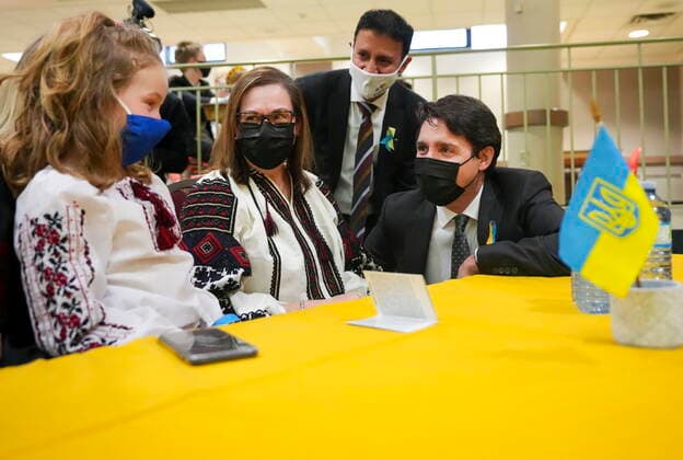 March 4, 2022, TORONTO, ON, CANADA: Canadian Prime Minister Justin Trudeau, right, talks Tamara Dowhal, centre, and Sophia Dowhal, left, as he meets with people from the Ukrainian community as Russia has launched a devastating attack and war on Ukraine in Toronto on Friday, March 4, 2022. TORONTO CANADA - ZUMAc35_ 20220304_zaf_c35_038 Copyright: xNathanxDenettex