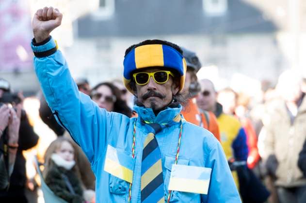 News Bilder des Tages Amsterdam The Netherlands 6th March 2022. As the war between Russia and Ukraine continues after the Putin governments invasion, throughout the world people to take to the streets to show their support for Ukrainians and call for an end to hostilities. On the Dam in Amsterdam a large number gather to protest. Amsterdam Niederlande 6. März 2022. Während der Krieg zwischen Russland und der Ukraine nach der Invasion der Putin-Regierung weitergeht, gehen Menschen auf der ganzen Welt auf die Straße, um ihre Unterstützung für die Ukrainer zu zeigen und ein Ende der Feindseligkeiten zu fordern. Auf dem Damm in Amsterdam versammelt sich eine große Menschenmenge, um zu protestieren.