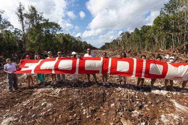 Mexiko, Protest gegen Umweltzerstörung durch neues Bahnprojekt in Playa del Carmen Protest Against Ecocide Caused By Mayan Train Excavations PLAYA DEL CARMEN, MEXICO -MARCH 6, 2022: Activists join a peaceful demonstration to protest against the ecocide caused by the works of the Mayan Train that are destroying natural areas. On March 6, 2022 in Playa del Carmen, Mexico. (Photo by Natalia Pescador Eyepix Group) Copyright: xNataliaxPescadorx xEyepixxGroupx EYEPIX_NP_06032022_57449