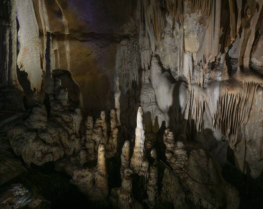 Rancho Nuevo Caves View of stalactites, stalagmites and flowstones inside the Rancho Nuevo cave, one of the many caves in the mountains around the city of San Cristobal de las Casas, just off federal highway 190 towards Comitan. The cave was discovered by Vicente Kramsky in 1947 and has a total length of 10.2 km and a depth of 550 meters. On Sunday, March 6, 2022, in Rancho Nuevo Ecotourism Park, San Cristobal de las Casas, Chiapas, Mexico. San Cristobal de las Casas Mexico  Copyright: xArturxWidakx originalFilename: widak-ranchonu220306_np8Si.jpg