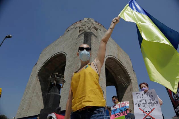 Ukrainian Community In Mexico Protests Against Russia After Deployment Of Armed Troops A woman from the Ukrainian community in Mexico City holds a flag on the esplanade of the Monument to the Revolution before marching to the Angel of Independence to protest against Russian president Vladimir Putin, after he ordered the start of a military strategy in several Ukrainian cities. Mexico City Mexico  Copyright: xGerardoxVieyrax originalFilename: vieyra-notitle220306_npY8F.jpg