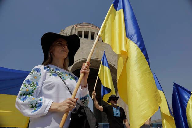 Ukrainian Community In Mexico Protests Against Russia After Deployment Of Armed Troops A member of the Ukrainian community in Mexico City holds a flag before marching from the Monument to the Revolution to the Angel of Independence to protest against Russian President Vladimir Putin, after he ordered the start of a military strategy in several Ukrainian cities. Mexico City Mexico  Copyright: xGerardoxVieyrax originalFilename: vieyra-notitle220306_npIlh.jpg