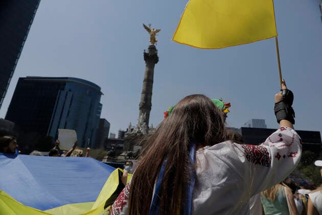 Ukrainian Community In Mexico Protests Against Russia After Deployment Of Armed Troops Members of the Ukrainian community in Mexico City protest at the Angel of Independence against Russian President Vladimir Putin, after he ordered the start of a military strategy in several Ukrainian cities. Mexico City Mexico  Copyright: xGerardoxVieyrax originalFilename: vieyra-notitle220306_npzrj.jpg
