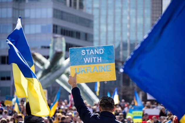 March 6, 2022, Vancouver, British Columbia, Canada: A person holds a sign reading stand with Ukraine at a large rally at Jack Poole Plaza in Vancouver, BC to show support for Ukraine against the invasion by Russia. Vancouver Canada - ZUMA Pho 20220306_mda_w171_551 Copyright: xRyanxWalterxWagnerx