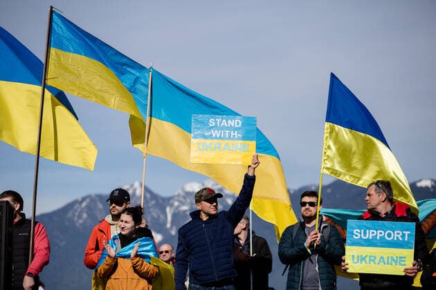 March 6, 2022, Vancouver, British Columbia, Canada: A person holds a sign reading stand with Ukraine at a large rally at Jack Poole Plaza in Vancouver, BC to show support for Ukraine against the invasion by Russia. Vancouver Canada - ZUMA Pho 20220306_mda_w171_553 Copyright: xRyanxWalterxWagnerx
