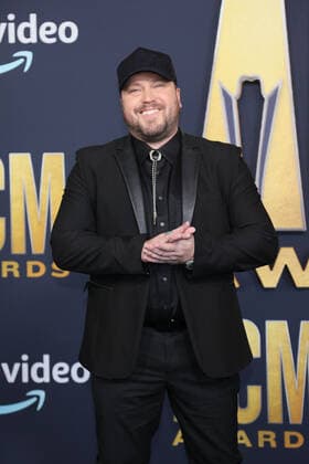 Country artist Mitchell Tenpenny arrives for the 2022 Academy of Country Music Awards at Allegiant Stadium in Las Vegas, Nevada on Monday, March 7, 2022.  LAV20220307053 JAMESxATOA
