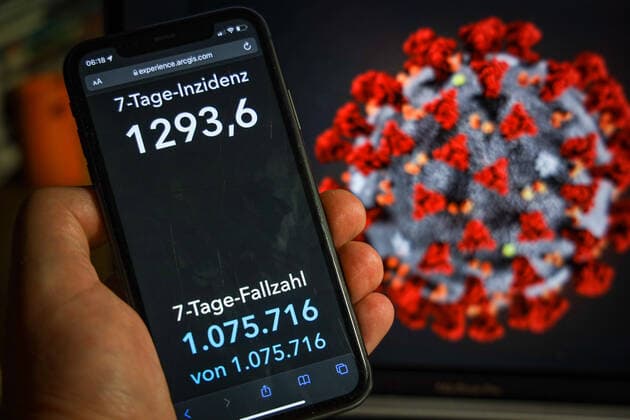 Coronavirus in Germany Covid 19 Dashboard of the Robert Koch Institute 08 03 2022 Robert Koch Institute 7 days Incidence 1293.6 7 days Number of cases 1 075 716 COVID 19 cases 16 026 216 Addition by 156 799 compared to previous day COVID 19 deaths 124 450 Addition by 324 compared to previous day