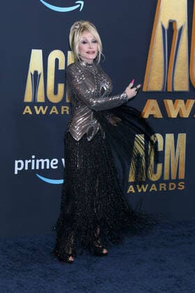 March 7, 2022, Las Vegas, NV, USA: LAS VEGAS - MAR 7: Dolly Parton at the 2022 Academy of Country Music Awards Arrivals at Allegient Stadium on March 7, 2022 in Las Vegas, NV Las Vegas USA - ZUMAb170 20220307_zap_b170_127 Copyright: xKayxBlakex