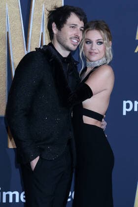 March 7, 2022, Las Vegas, NV, USA: LAS VEGAS - MAR 7: Morgan Evans, Kelsea Ballerini at the 2022 Academy of Country Music Awards Arrivals at Allegient Stadium on March 7, 2022 in Las Vegas, NV Las Vegas USA - ZUMAnc22 20220307_zaa_nc22_152 Copyright: xKathyxHutchinsx