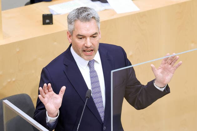 News Bilder des Tages 20220308 Special Session of the National Council VIENNA, AUSTRIA - MARCH 8: Federal Chancellor Karl Nehammer (OeVP) at Special Session - of the National Council at Parliament on March 8, 2022 in Vienna, Austria. 220308_SEPA_10_007 Copyright: xMichaelxIndrax SEPAxMedia