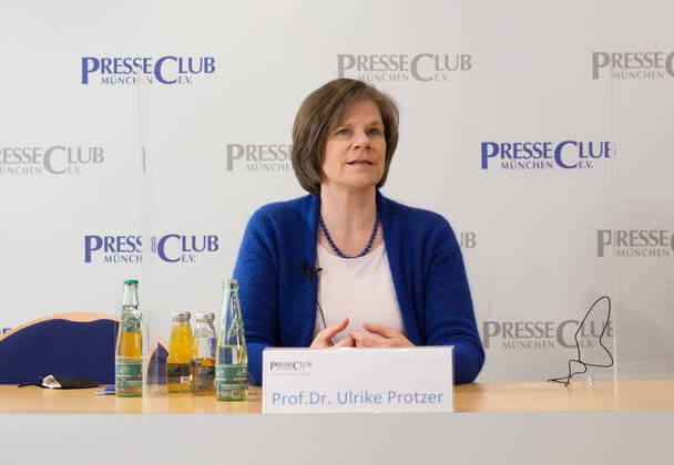 Presse-Gespräch am 8. März 2022 im Münchner PresseClub zum Thema Corona Covid19 Prof. Dr. Ulrike Protzer Gespräch am 8. März 2022 im Münchner PresseClub zum Thema Corona Covid19 mit Virologin Prof. Dr. Ulrike Protzer und Dr. Christina Berndt, Wissenschaftsjournalistin des Jahres. - Prof. Dr. Ulrike Protzer Munich Press Club Discussion (Munich, Germany), March 8, 2022, on the subject of Corona Covid19 with virologist Prof. Dr. Ulrike Protzer and Dr. Christina Berndt, science journalist of the year. Munich Bavaria Germany Copyright: xMichaelxLucanxxxaal.photox