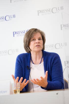 Presse-Gespräch am 8. März 2022 im Münchner PresseClub zum Thema Corona Covid19 Prof. Dr. Ulrike Protzer Gespräch am 8. März 2022 im Münchner PresseClub zum Thema Corona Covid19 mit Virologin Prof. Dr. Ulrike Protzer und Dr. Christina Berndt, Wissenschaftsjournalistin des Jahres. - Prof. Dr. Ulrike Protzer Munich Press Club Discussion (Munich, Germany), March 8, 2022, on the subject of Corona Covid19 with virologist Prof. Dr. Ulrike Protzer and Dr. Christina Berndt, science journalist of the year. Munich Bavaria Germany Copyright: xMichaelxLucanxxxaal.photox