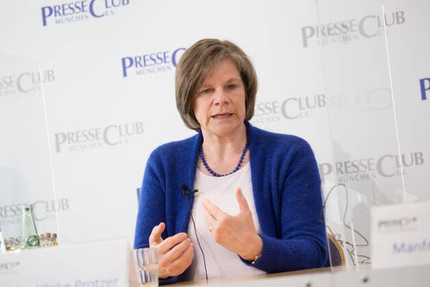 Presse-Gespräch am 8. März 2022 im Münchner PresseClub zum Thema Corona Covid19 Prof. Dr. Ulrike Protzer Gespräch am 8. März 2022 im Münchner PresseClub zum Thema Corona Covid19 mit Virologin Prof. Dr. Ulrike Protzer und Dr. Christina Berndt, Wissenschaftsjournalistin des Jahres. - Prof. Dr. Ulrike Protzer Munich Press Club Discussion (Munich, Germany), March 8, 2022, on the subject of Corona Covid19 with virologist Prof. Dr. Ulrike Protzer and Dr. Christina Berndt, science journalist of the year. Munich Bavaria Germany Copyright: xMichaelxLucanxxxaal.photox