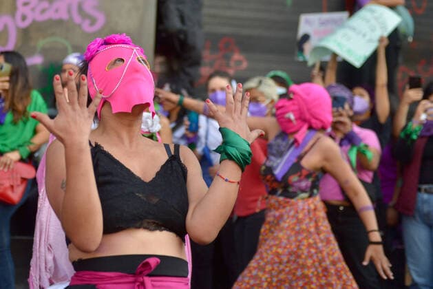 International Women™s Day Commemoration MEXICO CITY, MEXICO - MARCH 8, 2022: Women take part during a performance while join demonstration from the Angel of Independence to the Mexico City downtown to protest against gender violence to commemorate International Women s Day. On Mar 8, 2022 In Mexico City, Mexico. (Photo by Jeannette Flores Eyepix Group) Copyright: xJeannettexFloresx xEyepixxGroupx EYEPIX_JFL_08032022_57731