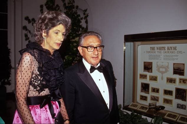 May 14, 1991, Washington, District of Columbia, USA: Former US Secretary of State Henry A Kissinger and his wife, Nancy, arrive at the White House in Washington, DC for the State Dinner honoring Queen Elizabeth II on May 14, 1991 Washington USA - ZUMAs152 19910514_zaa_s152_001 Copyright: xRonxSachsx