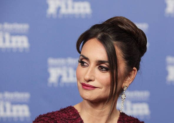 March 8, 2022, Santa Barbara, CA, USA: Penelope Cruz attends the Montecito Award presentation during the 37th Annual Santa Barbara International Film Festival at Arlington Theatre on March 8, 2022 in Santa Barbara, California. Santa Barbara USA - ZUMAs181 20220308_zea_s181_005 Copyright: xImagespacex