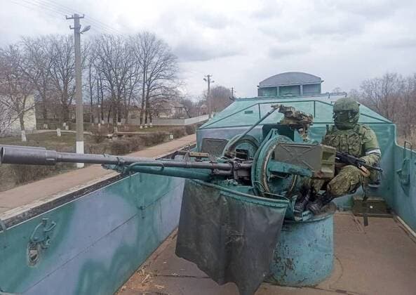 News Themen der Woche KW10 News Bilder des Tages Ukraine Russia Military Operation 8136258 09.03.2022 In this handout video grab released by the Russian Defence Ministry, an armoured train of Russian Southern Military District evacuates 248 foreign citizens to Crimea s Armyansk, in Kherson region, Ukraine. Citizens of Ukraine, Turkey, Egypt, Azerbaijan, Pakistan, Sweden, Italy, Brazil, Morocco and India applied to the Kherson commandant s office for evacuation. Editorial use only, no archive, no commercial use. Russian Defence Ministry Kherson region Ukraine  Copyright: xx