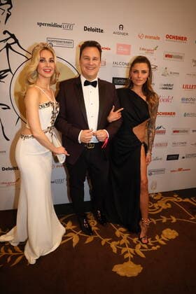WOMAN OF THE YEAR AWARD 2022 Vienna, Hotel Hyatt, 08 03 2022 Silvia SCHNEIDER, Guido Maria KRETSCHMER, Sophia THOMALLA