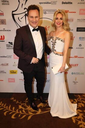 WOMAN OF THE YEAR AWARD 2022 Vienna, Hotel Hyatt, 08 03 2022 Silvia SCHNEIDER, Guido Maria KRETSCHMER