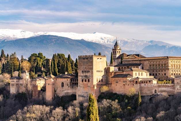 Alhambra Blick vom Mirador de San Nicolas auf Alhambra und die schneebedeckten Berge der Sierra Nevada, Granada, Andalusien, Spanien View from Mirador de San Nicolas to the palace and fortress complex Alhambra and the snow-covered Sierra Nevada mountains in Granada, Andalusia, Spain *** Alhambra View from Mirador de San Nicolas to Alhambra and the snow covered Sierra Nevada mountains in Granada, Andalusia, Spain View from Mirador de San Nicolas to the palace and fortress complex Alhambra and the snow covered Sierra Nevada mountains in Granada, Andalusia, Spain
