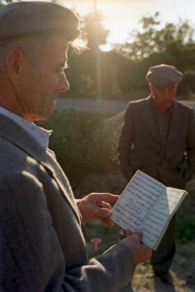 Crimean Tatars 8135664 02.09.1989 On November 14, 1989, the USSR Supreme Soviet adopted a declaration on the restoration of the rights of the deported peoples. The Crimean Tatars deported during the war began to return to their historical homeland. Mullah of the Muslim community Bakhtimaev (left). Ukrainian SSR. Crimean Region. Valeriy Shustov Republic of Crimea Russia  Copyright: xValeriyxShustovx