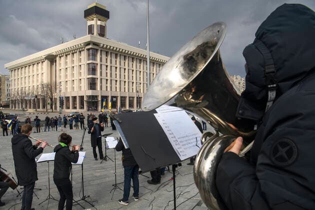 Concert Free Sky In Support Of Requirements Close The Sky Over Ukraine Musicians of the Kyiv Classic Symphony Orchestra under the direction of conductor Herman Makarenko perform during an open air concert Free Sky in support of requirements Close the sky over Ukraine at the Independence Square in central Kyiv, Ukraine March 9, 2022 Kyiv Ukraine  Copyright: xMaxymxMarusenkox originalFilename: musienko-notitle220309_npbiA.jpg