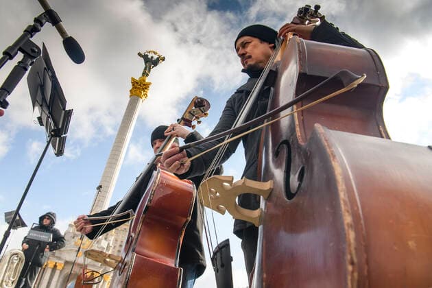 Concert Free Sky In Support Of Requirements Close The Sky Over Ukraine Musicians of the Kyiv Classic Symphony Orchestra under the direction of conductor Herman Makarenko perform during an open air concert Free Sky in support of requirements Close the sky over Ukraine at the Independence Square in central Kyiv, Ukraine March 9, 2022 Kyiv Ukraine  Copyright: xMaxymxMarusenkox originalFilename: musienko-notitle220309_npaa0.jpg
