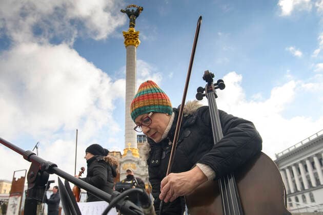 Concert Free Sky In Support Of Requirements Close The Sky Over Ukraine Musicians of the Kyiv Classic Symphony Orchestra under the direction of conductor Herman Makarenko preparing for an open air concert Free Sky in support of requirements Close the sky over Ukraine at the Independence Square in central Kyiv, Ukraine March 9, 2022 Kyiv Ukraine  Copyright: xMaxymxMarusenkox originalFilename: musienko-notitle220309_npc2q.jpg