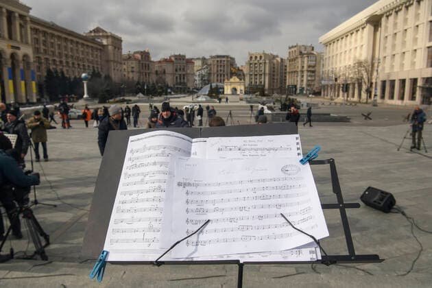 Concert Free Sky In Support Of Requirements Close The Sky Over Ukraine Musicians of the Kyiv Classic Symphony Orchestra under the direction of conductor Herman Makarenko preparing for an open air concert Free Sky in support of requirements Close the sky over Ukraine at the Independence Square in central Kyiv, Ukraine March 9, 2022 Kyiv Ukraine  Copyright: xMaxymxMarusenkox originalFilename: musienko-notitle220309_npsE0.jpg