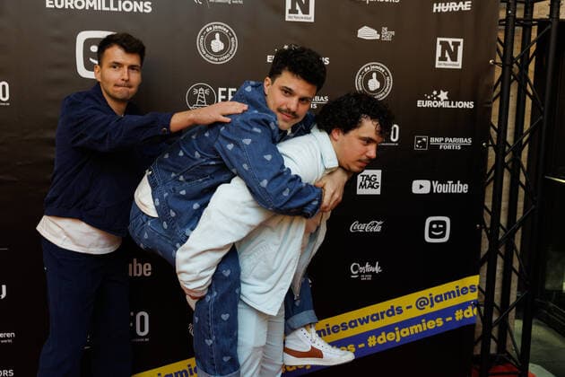 Average Rob (Robert Van Impe) (C) and unidentified guests pictured during the award ceremony for the Jamies, the Flemish online video awards, during the 14th edition of the Oostende Film Festival, in Oostende, Wednesday 09 March 2022.  KURTxDESPLENTER 19797673