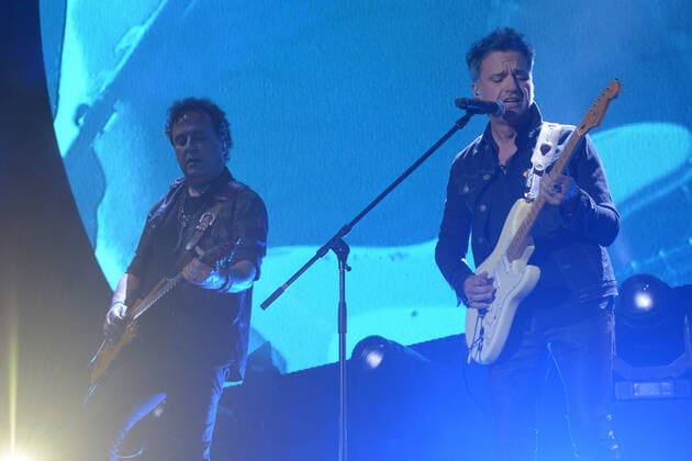 Soda Stereo Konzert in Mexiko-Stadt Soda Stereo ˜Gracias Totales Tour™ Concert MEXICO CITY, MEXICO - MARCH 9, 2022: Guest Richard Coleman for Soda Stereo band sings on stage during ˜Gracias Totales Tour™ in memory of Vocalist Gustavo Cerati at Palacio de los Deportes. On March 9, 2022 in Mexico City, Mexico. (Photo by Jaime Nogales Eyepix Group) Copyright: xJaimexNogalesx xEyepixxGroupx EYEPIX_JN_09032022_58055