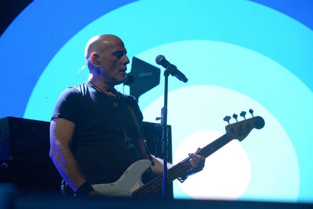 Soda Stereo Konzert in Mexiko-Stadt Soda Stereo ˜Gracias Totales Tour™ Concert MEXICO CITY, MEXICO - MARCH 9, 2022: Bass guitarist Zeta Bosio of Soda Stereo band performs on stage during ˜Gracias Totales Tour™ in memory of Vocalist Gustavo Cerati at Palacio de los Deportes. On March 9, 2022 in Mexico City, Mexico. (Photo by Jaime Nogales Eyepix Group) Copyright: xJaimexNogalesx xEyepixxGroupx EYEPIX_JN_09032022_58052