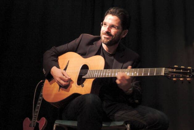 Der deutsche Gypsy-Swing- und Jazz-Gitarrist Joscho Stephan im JuBB Essen-Werden. German gypsy swing and jazz guitarist Joscho Stephan in Essen. Essen NRW DEU;DE;GERMANY;DEUTSCHLAND;ALLEMAGNE