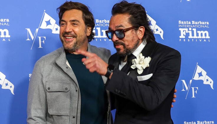 Entertainment Bilder des Tages March 13, 2022, Santa Barbara, California, USA: Being the RicardosÃ¢â‚¬Â star Javier Bardem plays around on the Red Carpet at the Arlington Theater with SBIFF Executive Director Roger Durling, on March 10, 2022, during the 37th Santa Barbara International Film Festival (SBIFF). Bardem is receiving the Leonard Maltin MasterÃ¢â‚¬â ¢s Award. Santa Barbara USA - ZUMAk144 20220313_znp_k144_007 Copyright: xAmyxKatzx