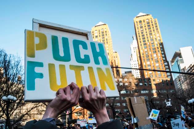 News Bilder des Tages March 11, 2022, New York City, New York, U.S: Students meet In Union Square Park In New York City to protest the Russian invasion of The Ukraine. New York City U.S. - ZUMAt442 20220311_znp_t442_004 Copyright: xBillyxTompkinsx