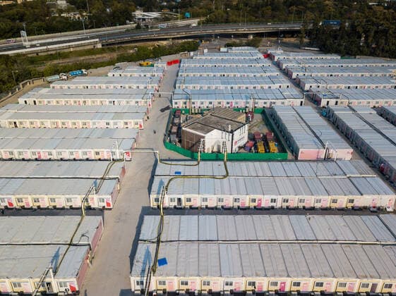 Bilder des Jahres 2022, News 03 März News Themen der Woche KW10 News Bilder des Tages Isolation Facilities Keep Bringing People In, Despite Alleged Fall In Contaminations In China A view by drone of the Santin Community Isolation Facility. In the center, a power distribution centre with generators, in Hong Kong, China, on Mar 12, 2022. Hong Kong China  Copyright: xMarcxFernandesx originalFilename: fernandes-chinabui220312_npDOR.jpg